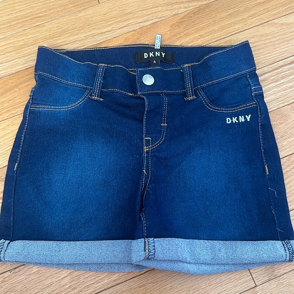 GIRLS DKNY SHORTS SIZE 4 EXCELLENT LIKE NEW CONDITION